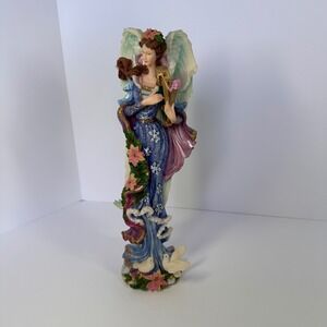 Lenox Winter Angel 1999 Limited Edition Figurine‎